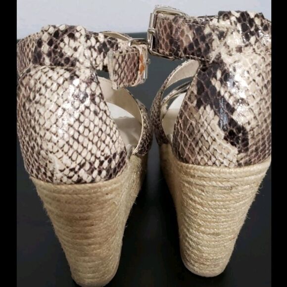 Banana Republic wedge sandal - Picture 4 of 5